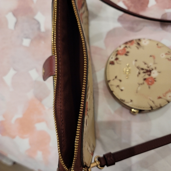 Noa Pop-up messenger in floral print /coin wallet - Picture 5 of 8